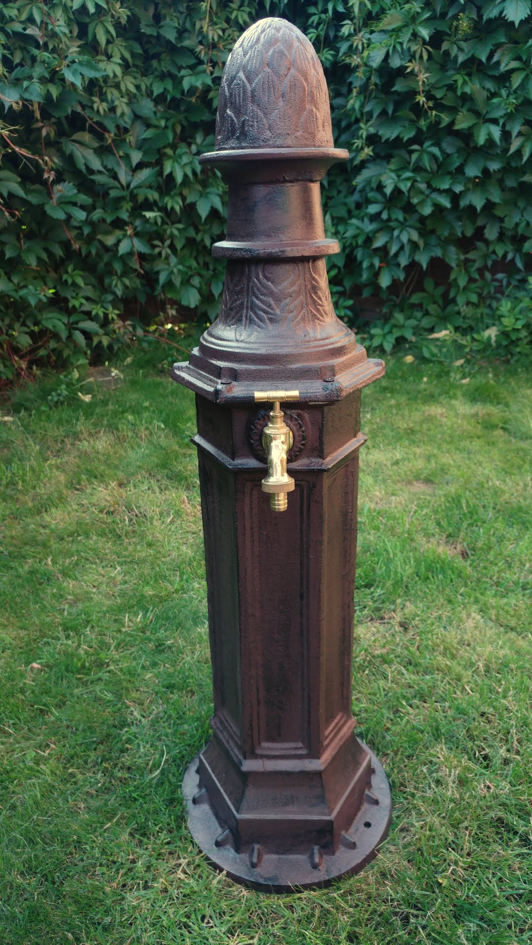 Duży ogrodowy hydrant z żeliwia