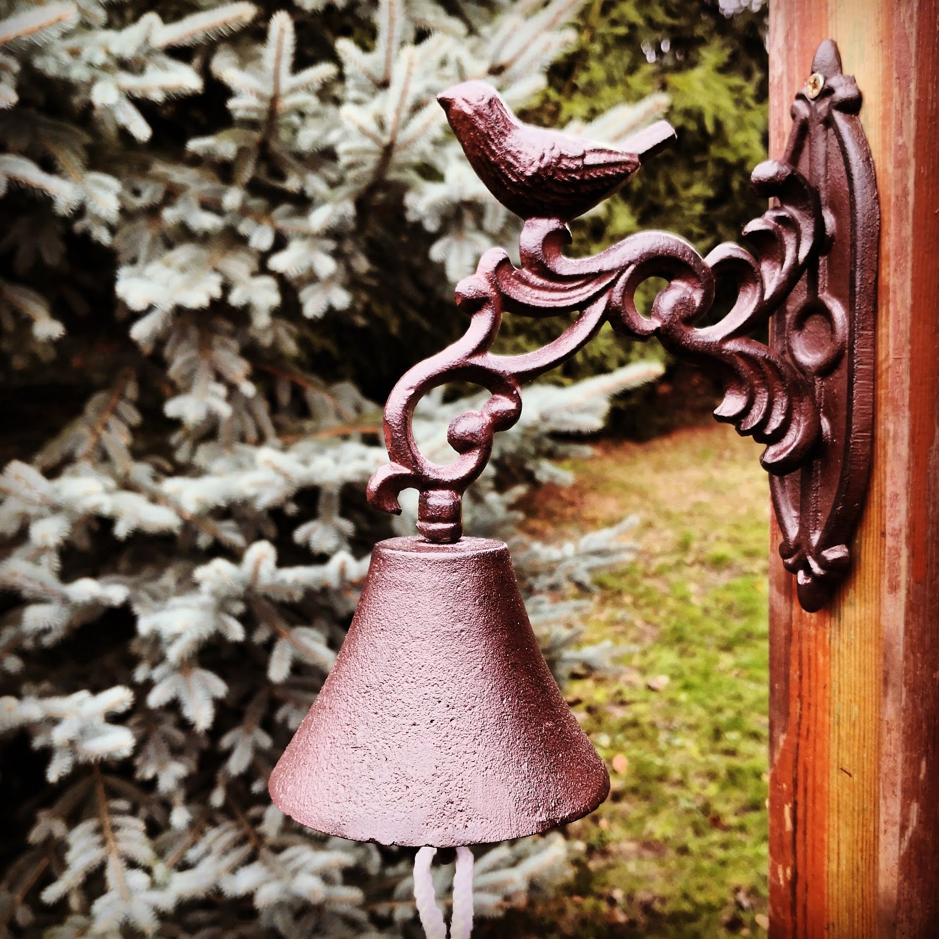 żeliwny dzwon ptaszek