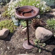 żeliwne poidełko-karmnik do ogrodu